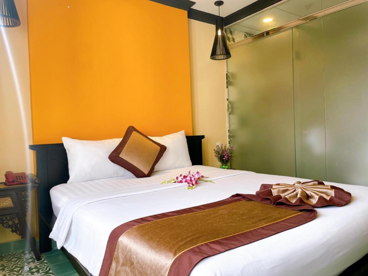 Ipeace Hotel - Bui Vien Walking Street Хошимін Екстер'єр фото