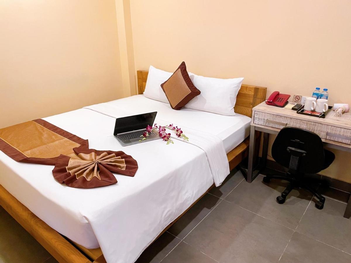 Ipeace Hotel - Bui Vien Walking Street Хошимін Екстер'єр фото