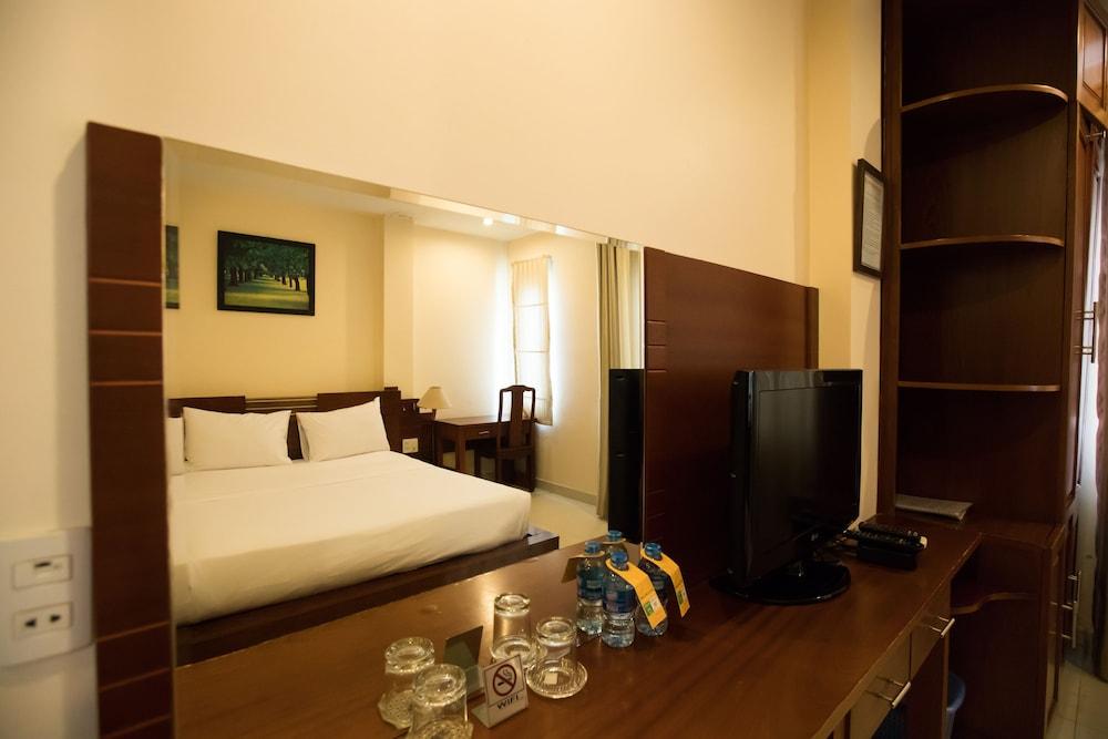 Ipeace Hotel - Bui Vien Walking Street Хошимін Екстер'єр фото