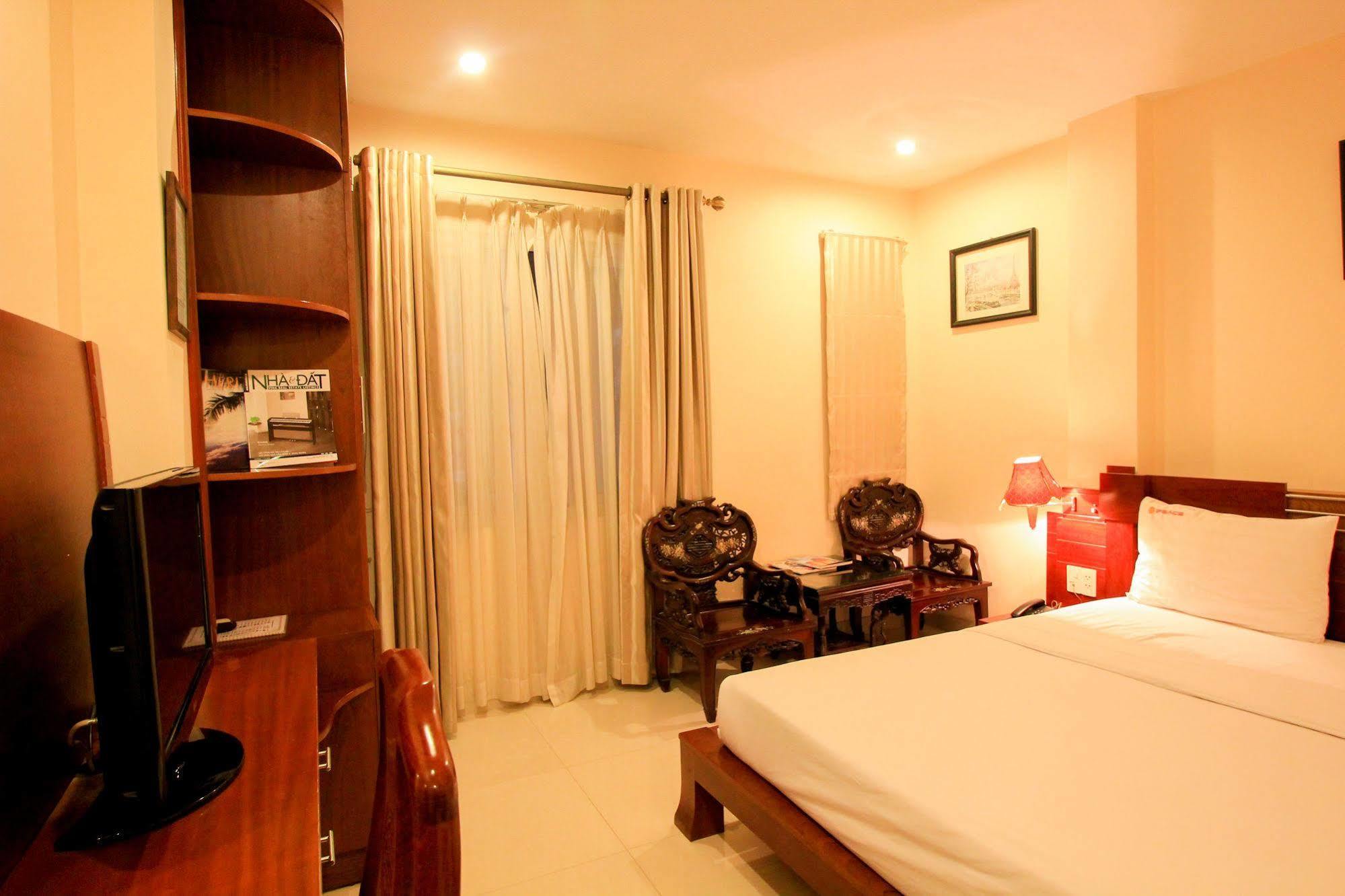 Ipeace Hotel - Bui Vien Walking Street Хошимін Екстер'єр фото