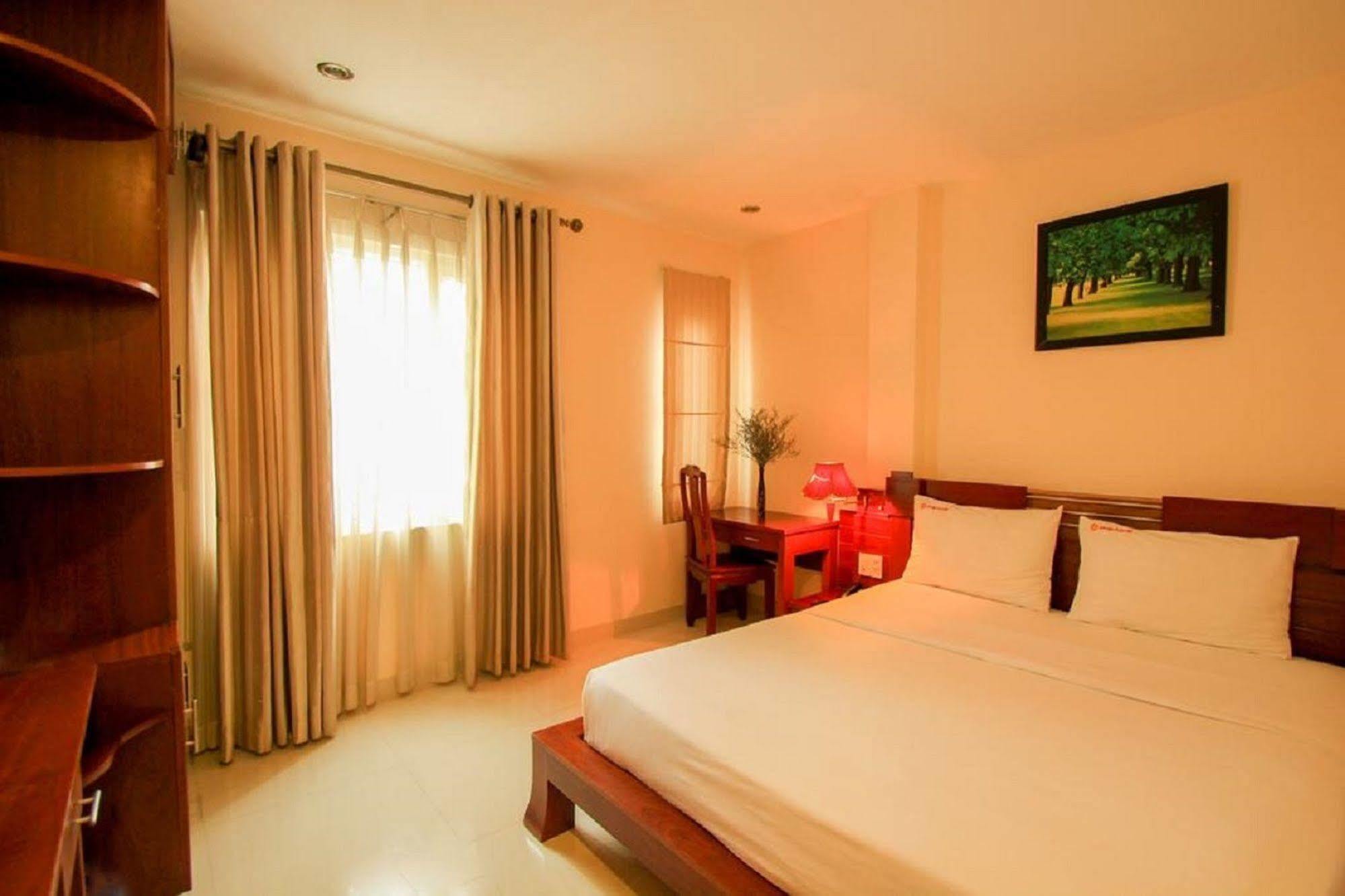 Ipeace Hotel - Bui Vien Walking Street Хошимін Екстер'єр фото