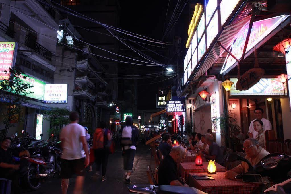 Ipeace Hotel - Bui Vien Walking Street Хошимін Екстер'єр фото