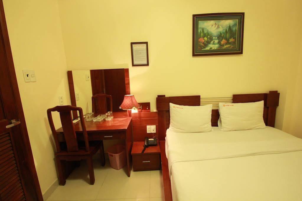 Ipeace Hotel - Bui Vien Walking Street Хошимін Екстер'єр фото