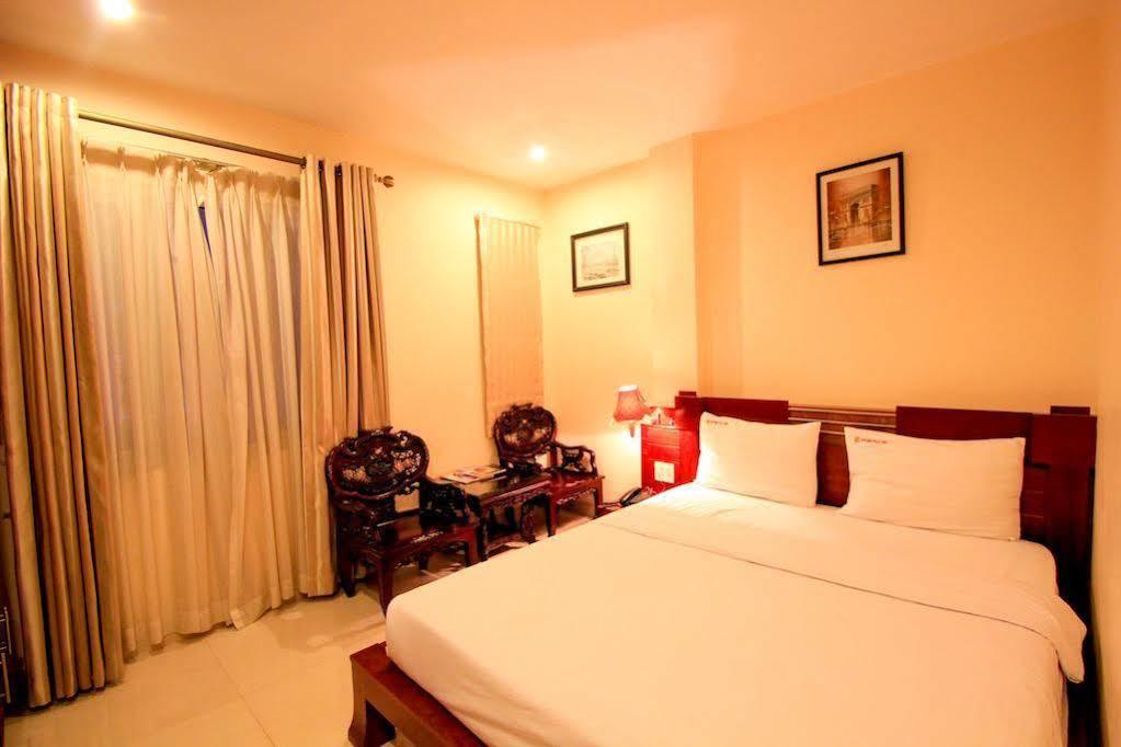 Ipeace Hotel - Bui Vien Walking Street Хошимін Екстер'єр фото